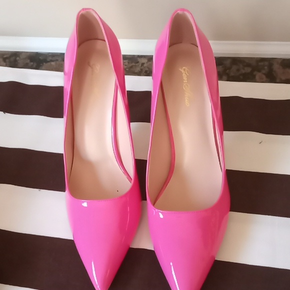 Shoes - Picture 4 of 9